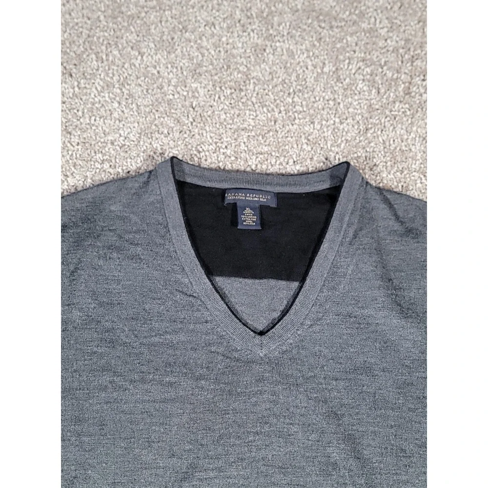 Banana Republic Luxury Blend Mens XL Gray Sweater Silk Wool V-Neck Long Sleeve